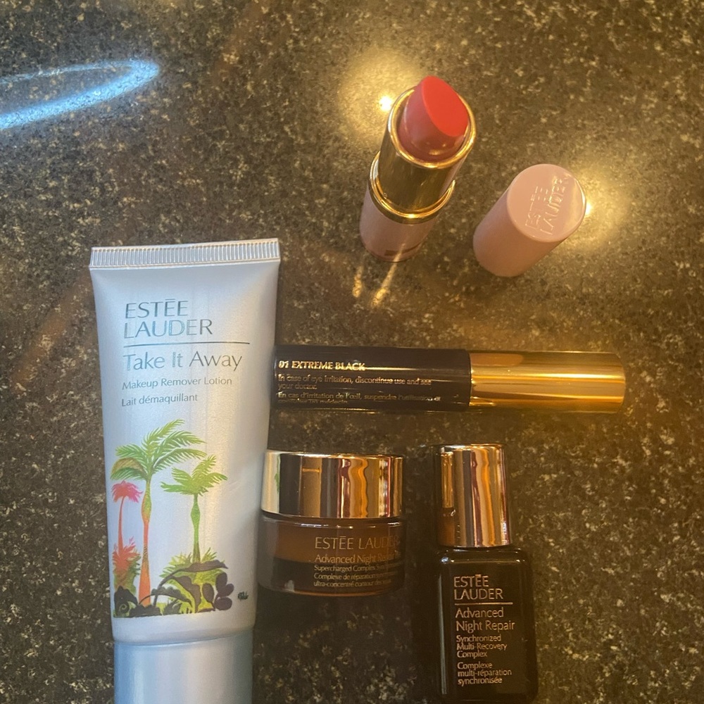Estée Lauder Makeup & Bag - Picture 3 of 3